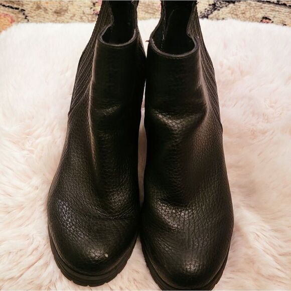 Sam & Libby heeled boots with tread. Sz 8 - Picture 7 of 14